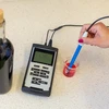 Mätning av pH-värde ['vinprovning', ' vinbedömning', ' för lågt pH i vin', ' för högt pH i vin', ' svavling av vin', ' vinets stabilitet', '']