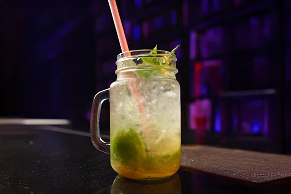Nojito – en uppfriskande, alkoholfri drink med lime och mynta