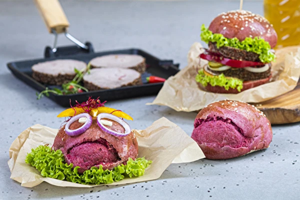 Röda frallor med rödbeta