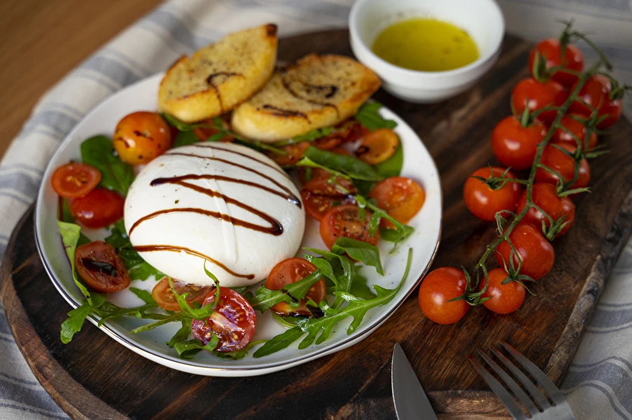 Hemlagad ost av typen mozzarella